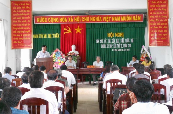 越南各地国会代表团与选民接触
